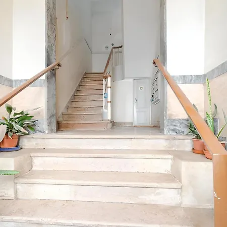 Charming 2br With Balcony アパート *