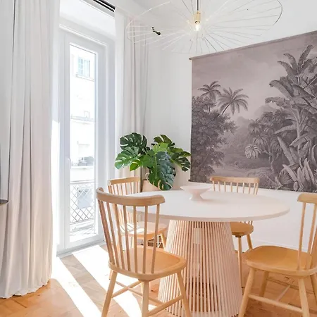 Charming 2br With Balcony アパート リスボン
