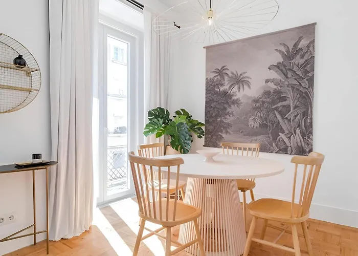 Charming 2br With Balcony Apartamento Lisboa