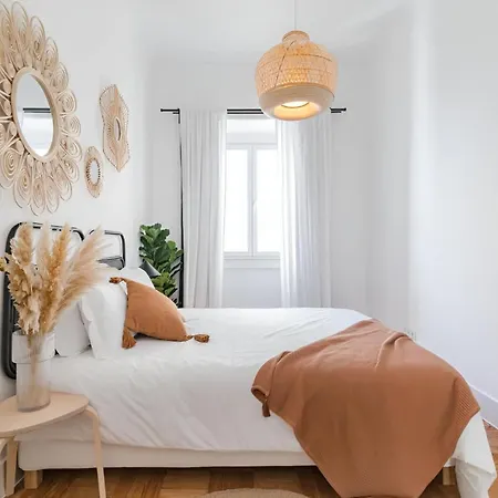 Apartmán Charming 2br With Balcony