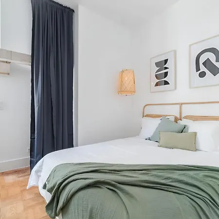 Apartmán Charming 2br With Balcony