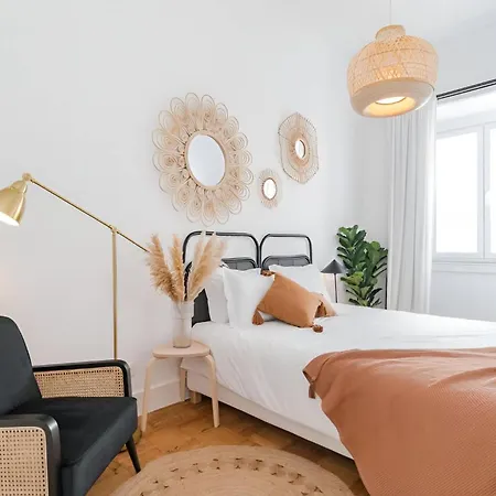 Charming 2br With Balcony Апартаменты *